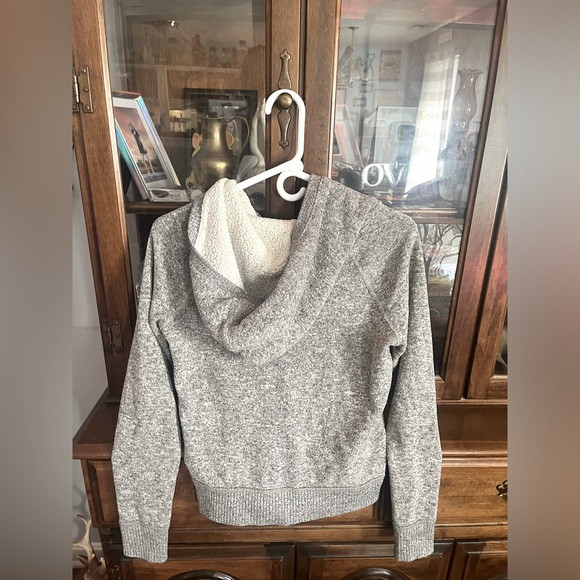 American Eagle Sherpa hoodie zip up sweater. Gray and cream color. Size Medium - Picture 2 of 3